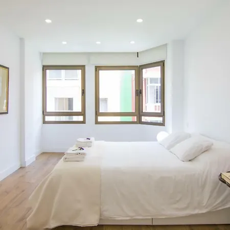 Homeforguest Stylish And Modern Overlooking Las Canteras Apartment